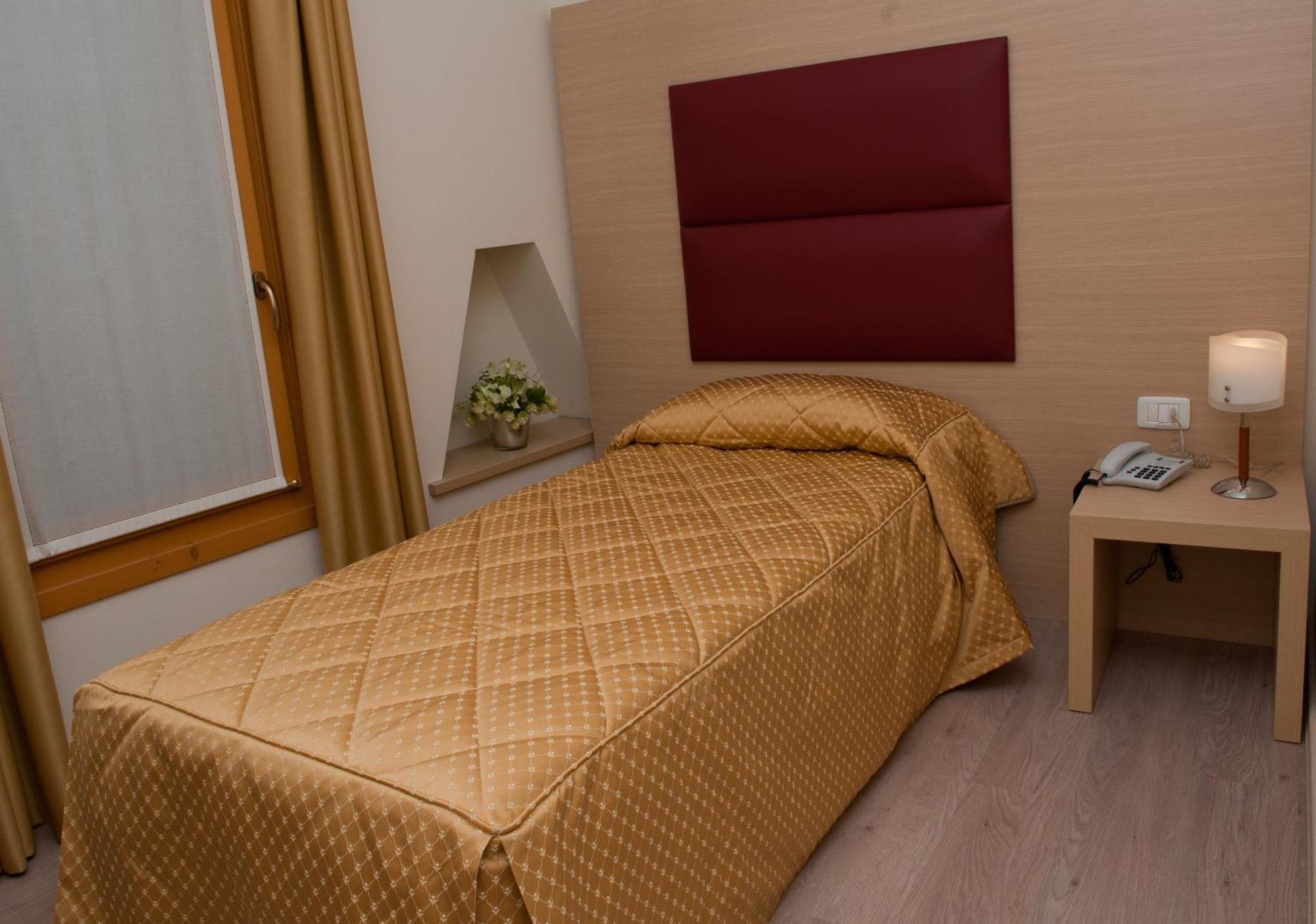 Hotel Villa Maternini Vazzola Quarto foto